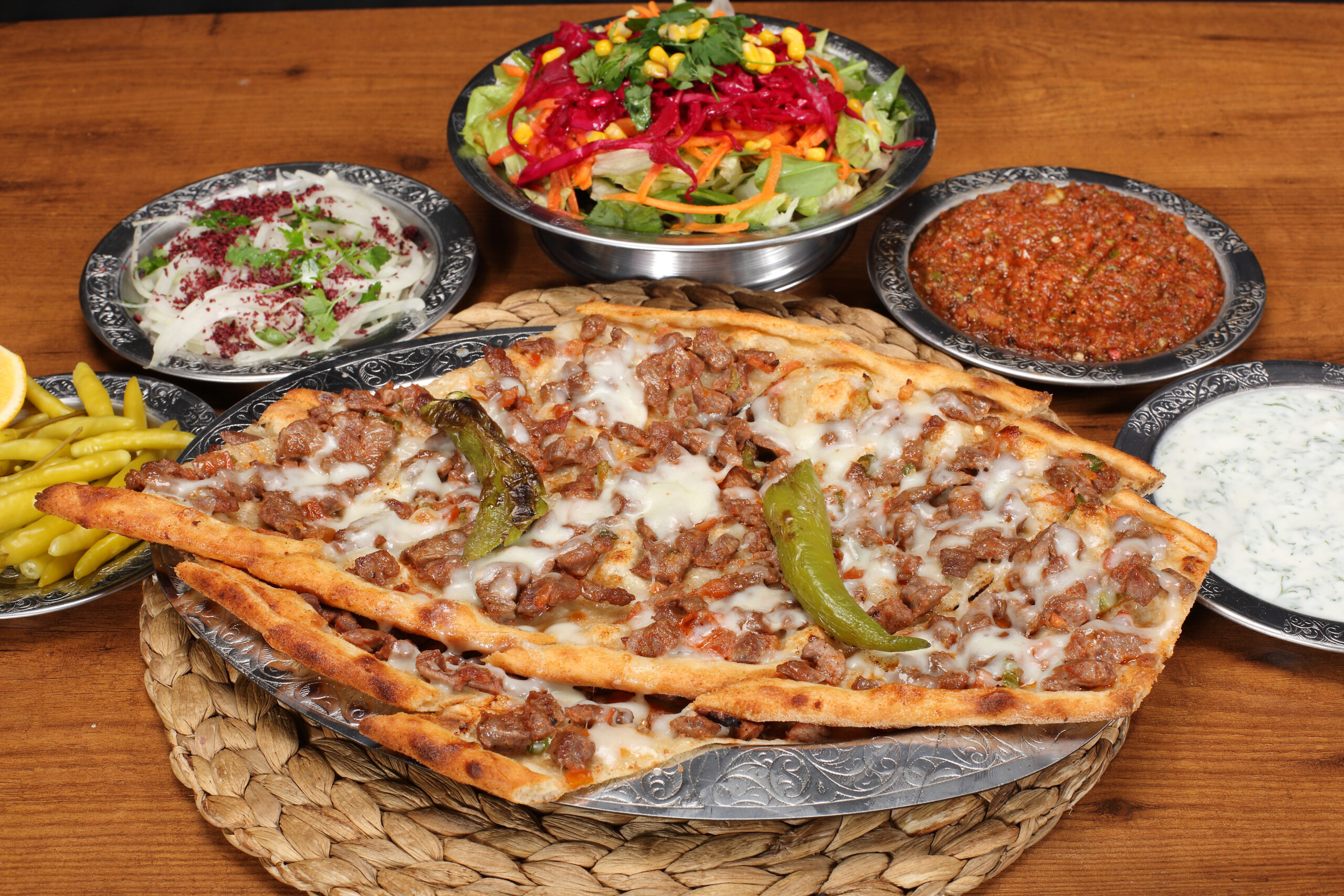 Kuşbaşılı Kaşarlı Pide